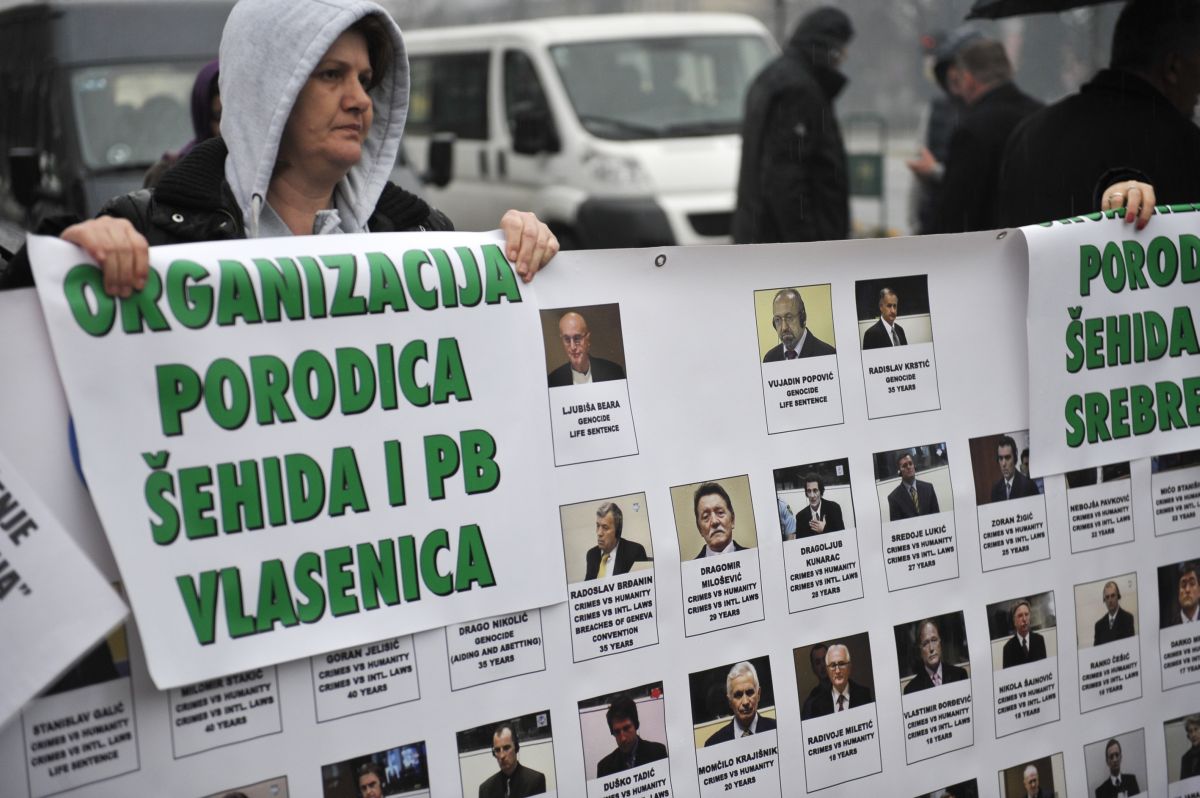 Članovi Udruženja žrtava i svjedoka genocida krenuli u Hag: Historijska presuda za cijeli Balkan, očekujemo najstrožiju kaznu za Karadžića