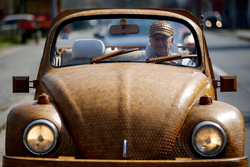 bosnian-retiree-momir-bojic-has-crafted-a-completely-wooden-volkswagen-beetle-from-over-50000-pieces-of-hand-carved-oak-designboom-06