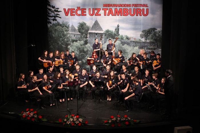 vece uz tamburu