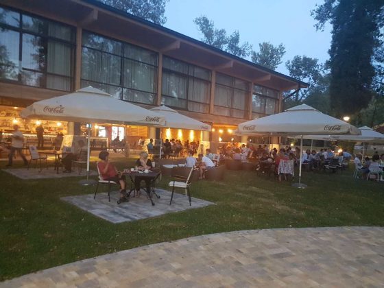 restoran ada