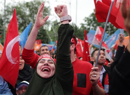 PONOVO PREDSJEDNIK TURSKE Erdogan se obraća pristalicama