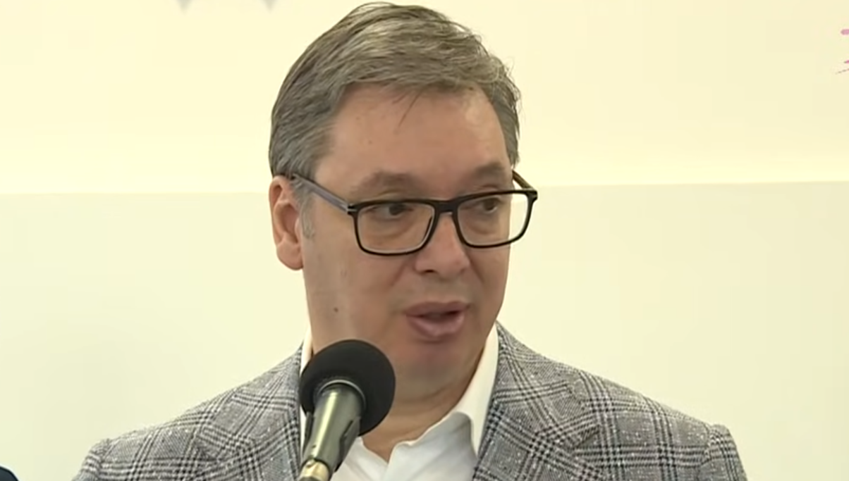 Aleksandar Vučić govori o pomoći Srbije za evakuaciju državljana iz Dubaija