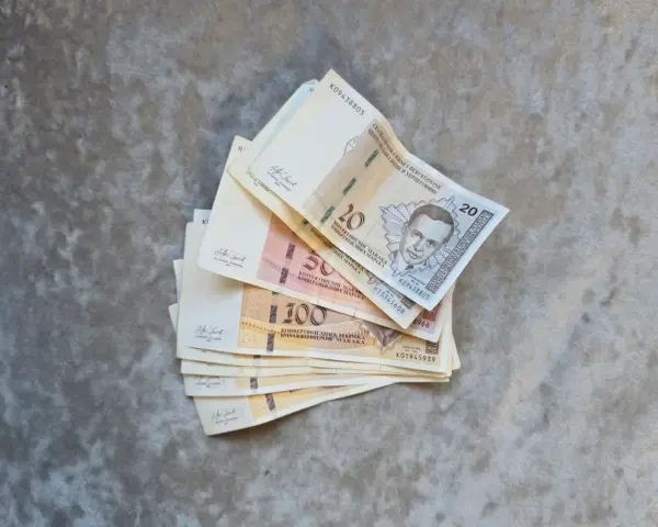 Redovna isplata penzija u Republici Srpskoj u poslovnici banke.