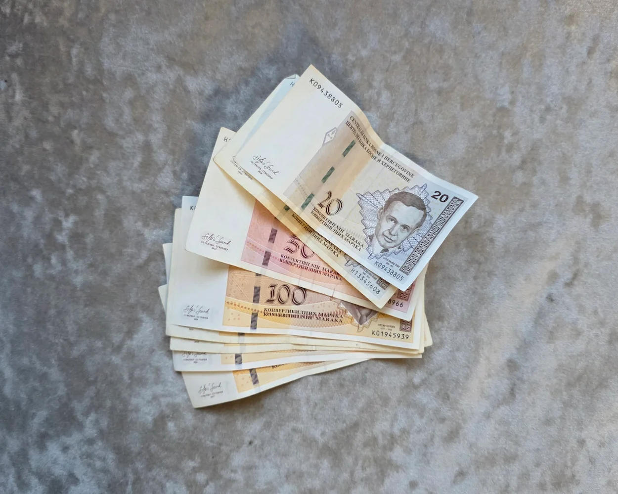 Redovna isplata penzija u Republici Srpskoj u poslovnici banke.