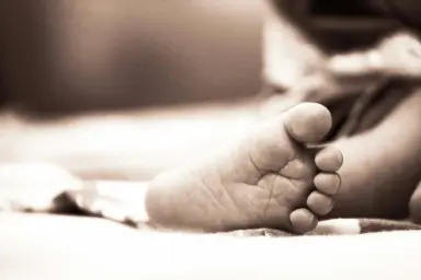 Tragedija u Banjaluci: SIDS uzrok smrti desetomjesečne bebe, nema tragova krivičnog djela