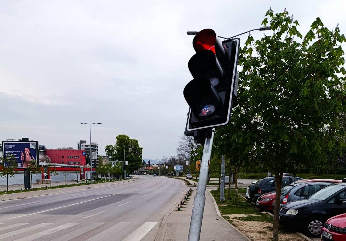 oštećen semafor