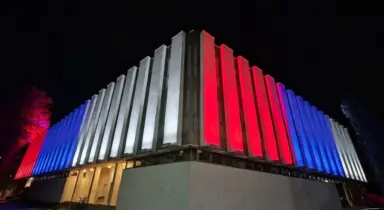 Narodna skupština zasijala u bojama trobojke