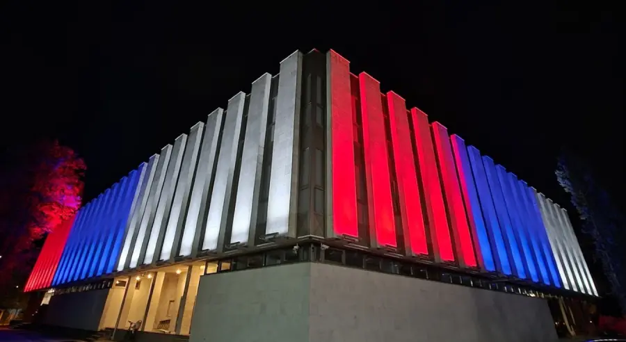 Narodna skupština zasijala u bojama trobojke