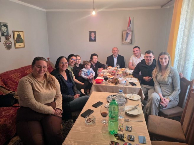 Јaćimović u ime Dodika uručio pomoć porodici Gorana Nikolića