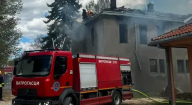 Gori objekat nikada dovršene kasarne u Avtovcu kod Gacka