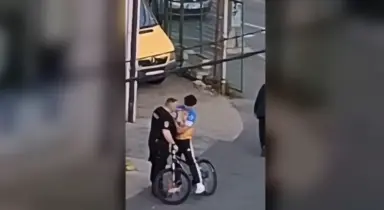 Policajci iz Tuzle pod istragom nakon snimka u kojem jedan od njih udara maloljetnika