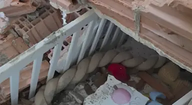Zid pao na dječiji krevetac