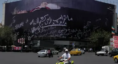 Jeziv bilbord u centru Teherana